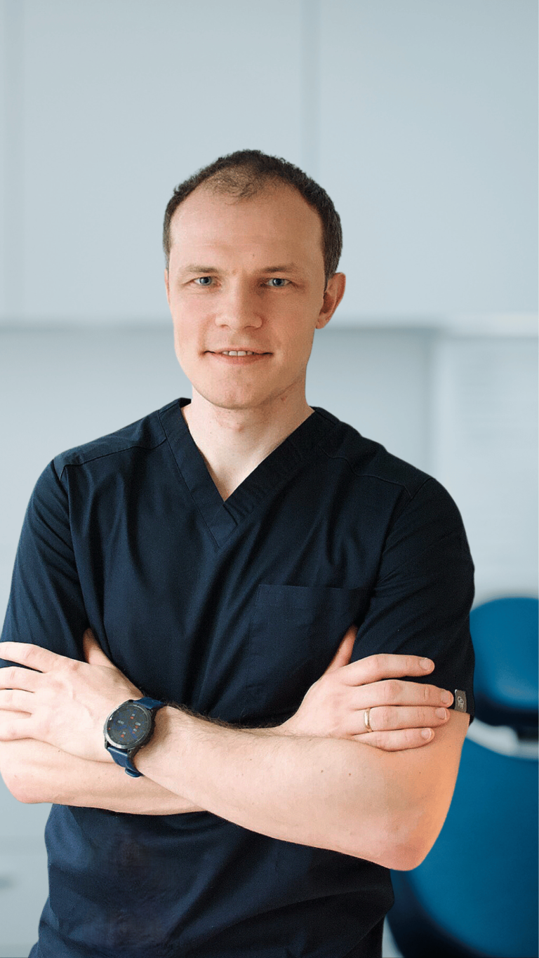 Grzegorz Lewandowski – zespół chirurgii stomatologicznej ASTERMED w Warszawie